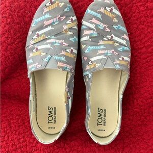 Toms Glow in the dark
